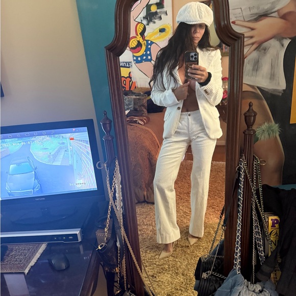 Dolce Gabbana white corduroy vintage pantsuit with matching hat. - Picture 3 of 15